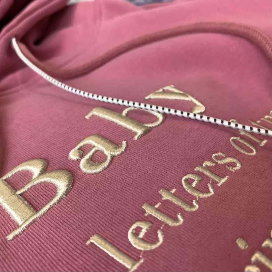 刺繍ロゴパーカー