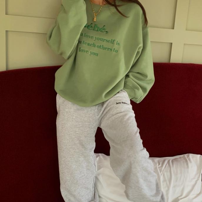 刺繍ロゴスウェット