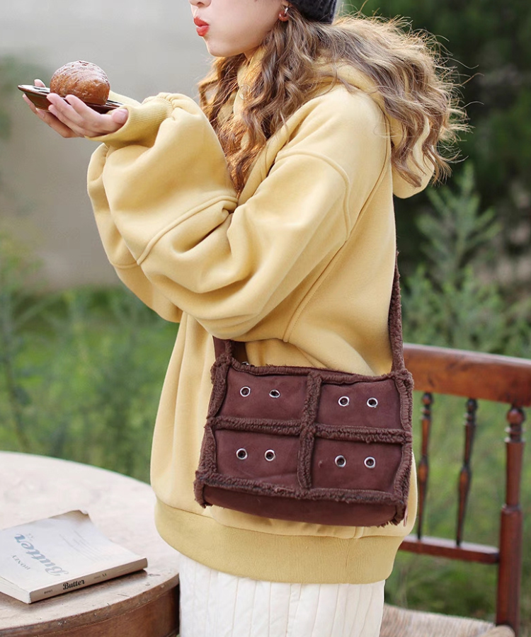 ゴールドボタン裏ボアボリュームフーディ