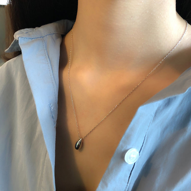 ドロップモチーフネックレス